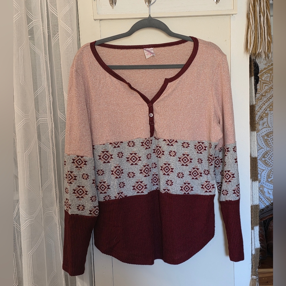 No Boundaries Pink and Burgundy Patterned Sweater. Like New!